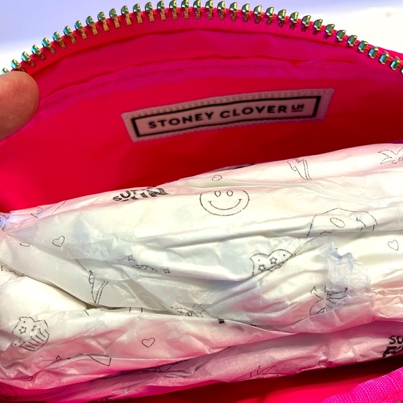 Cute hot pink Stoney Clover Ln Makeup bag - Picture 2 of 3